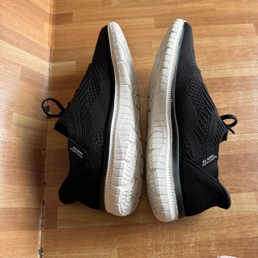 Skechers Hands Free Slip-ins: Virtue - Divinity women's sneakers. Black, size 7 - Picture 8 of 11